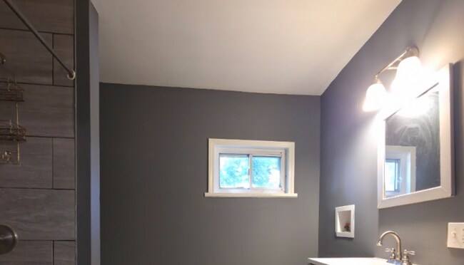 Foto del edificio - Single Family Home 3 beds 1.5 bath Available Now!