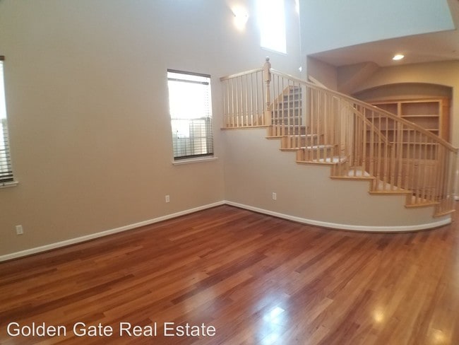 Building Photo - 333 Foothill Dr