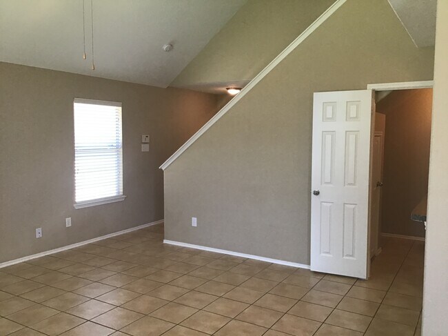 Building Photo - 10710 Plum Dale Way