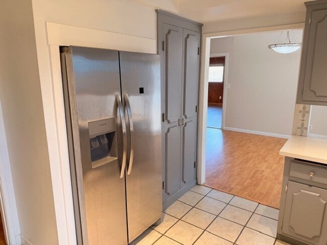 Building Photo - 3 bedroom 2 bath house for Lease