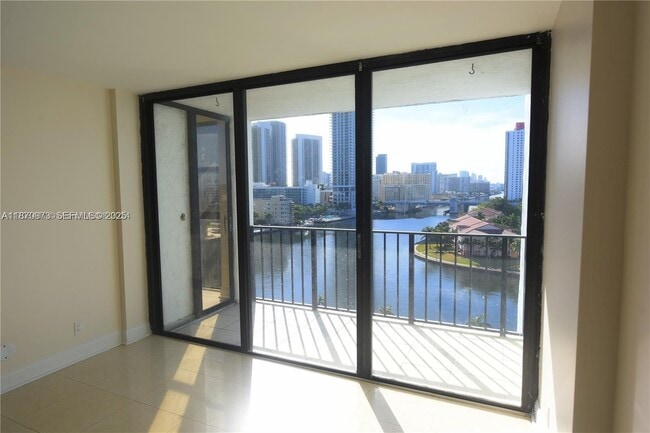 Foto del edificio - 200 Leslie Dr