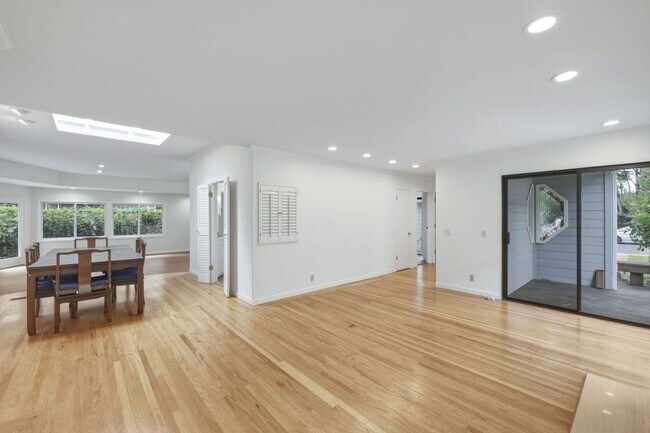 Building Photo - Upgraded 4 Bed, 2 Bath Home on Charming Tree Lined Street in Desirable Duveneck!