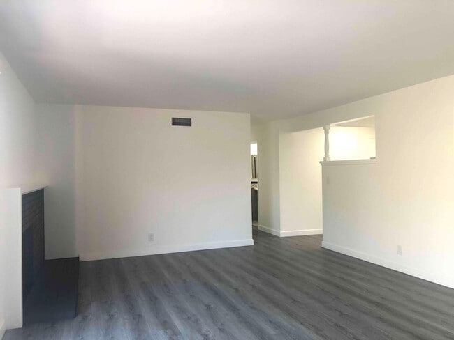 Building Photo - 5501 Huntley Ave