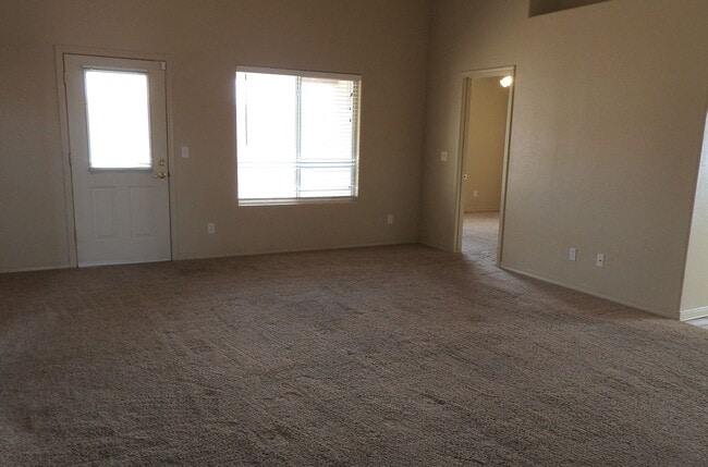 Foto del edificio - Beautiful Solar-Powered 3-Bedroom Home in the Heart of Kingman