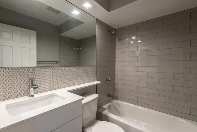 Foto del edificio - 6725 N Sheridan Rd