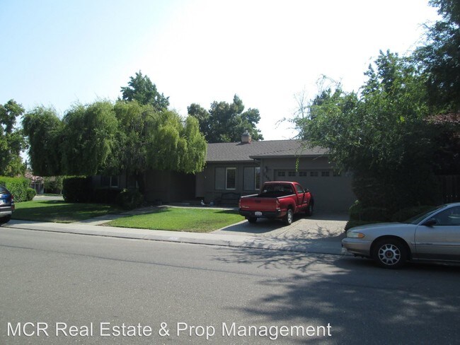 Building Photo - 4 br, 3 bath House - 5403 PASSERO WAY