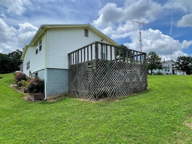 Building Photo - 3 Bedroom 1 Bathroom House Stilwell, OK