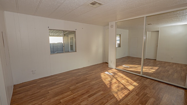 Building Photo - 2082 S Nelson Dr