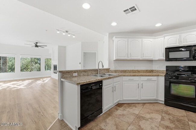 Building Photo - 5350 E Deer Valley Dr