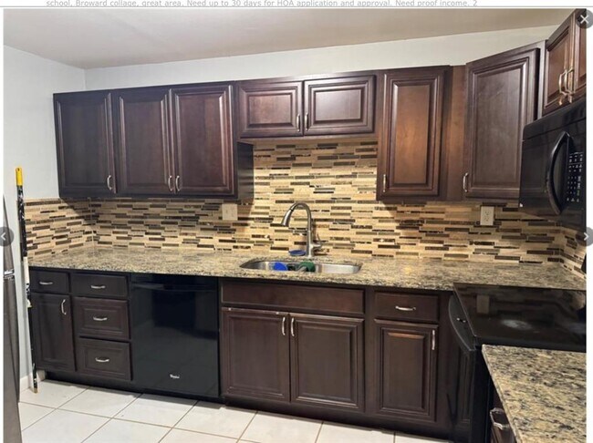 Building Photo - 6784 SW 39th Ct