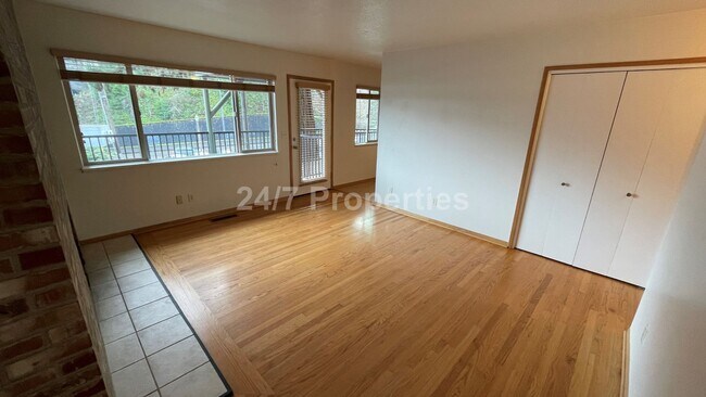 Foto del edificio - **$500 off** 2BD I 1BA + Parking - SW PDX