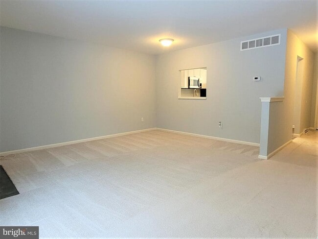 Building Photo - 31 Lamplighter Ln