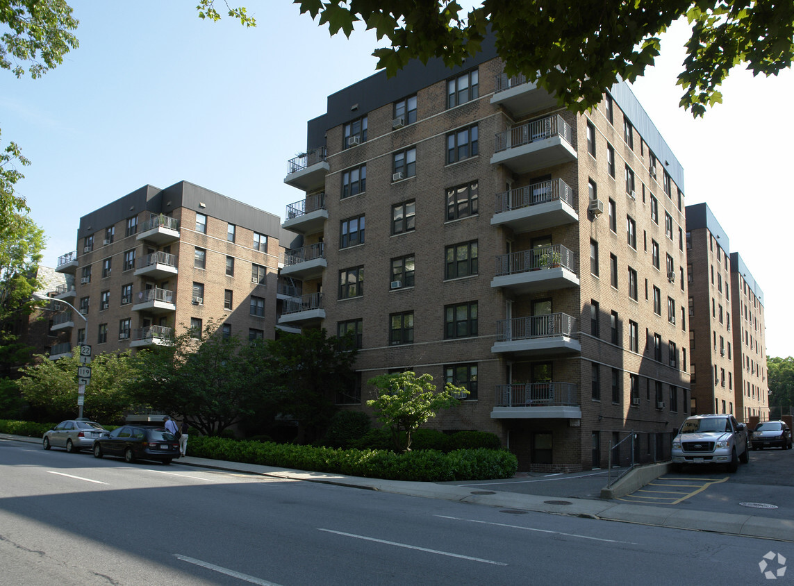 Building Photo - Bradford House