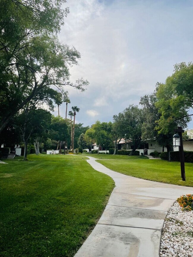 Foto del edificio - Central Las Vegas Townhome