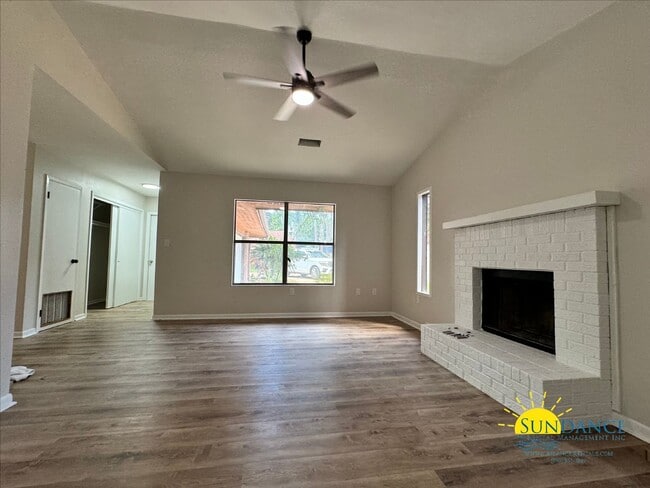 Building Photo - Renovations JUST completed, stunning home!