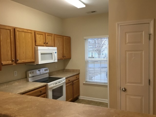 Building Photo - 144 Buchanan Lane