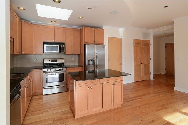 Primary Photo - 2700 N Halsted St