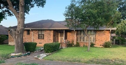 Building Photo - 4921 Jade Dr