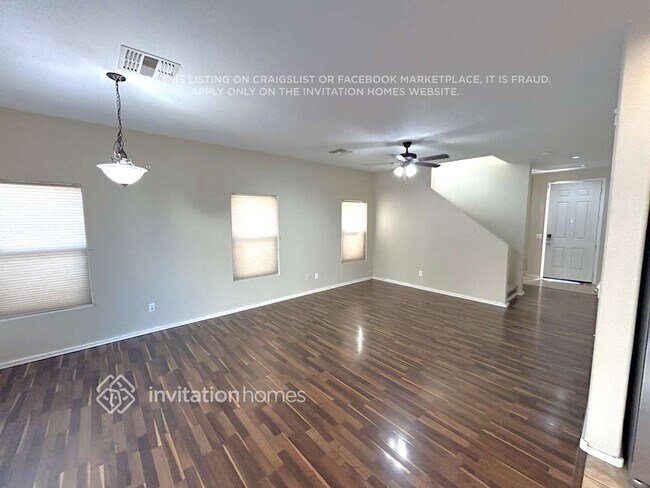 Foto del edificio - 6446 W Valencia Dr