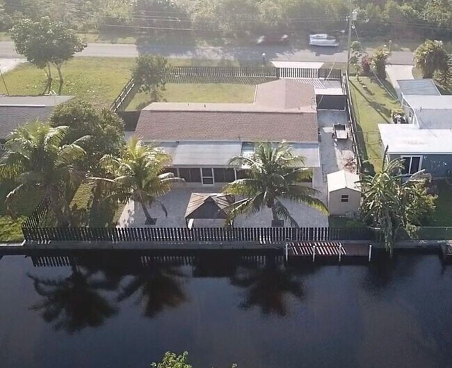 Foto del edificio - 141 Schneider Dr