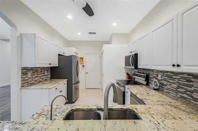 Foto del edificio - 7488 Berkshire Pines Dr