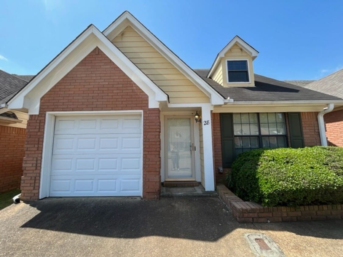 Primary Photo - Renovated 3 Bedroom 2 Bathroom with 1 Car ...
