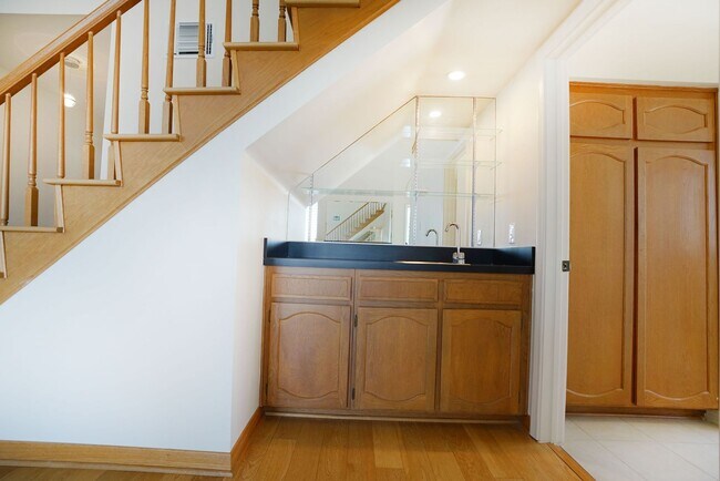 Foto del edificio - Sunlight Galore 2 Bed / 3Bath + Loft + Sun...