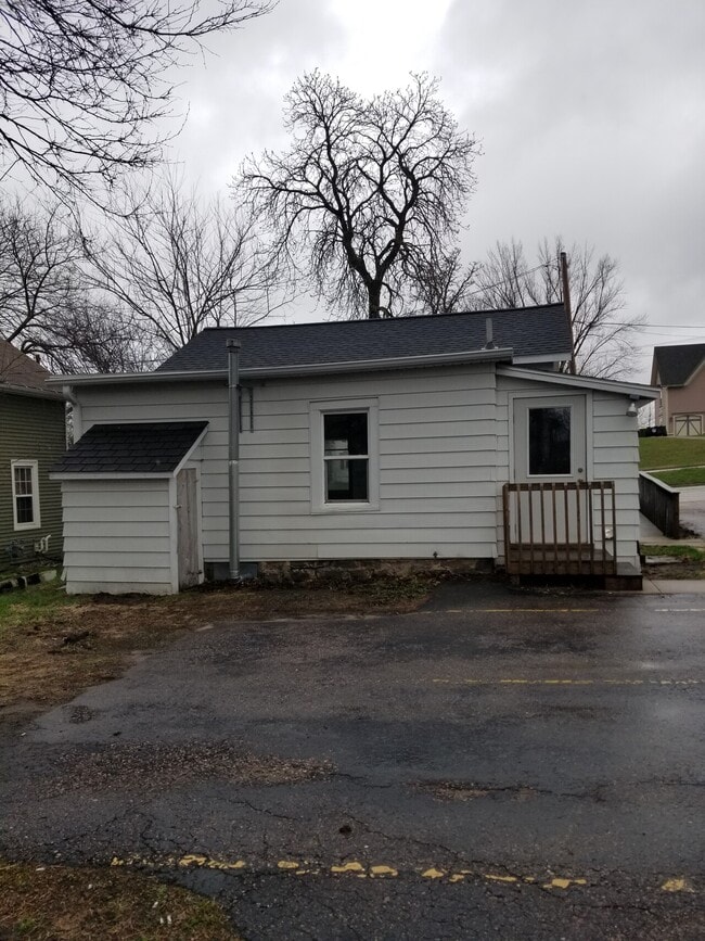 Building Photo - Main Street House