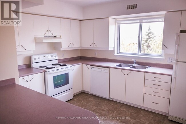 Building Photo - 143-143 Edgehill Dr
