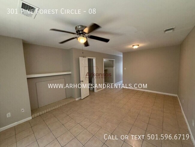 Foto del edificio - 301 Pine Forest Cir