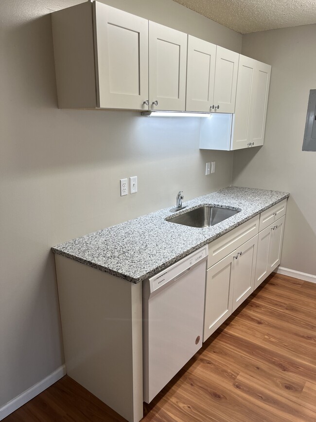 Building Photo - David City_Pinnacle Apts