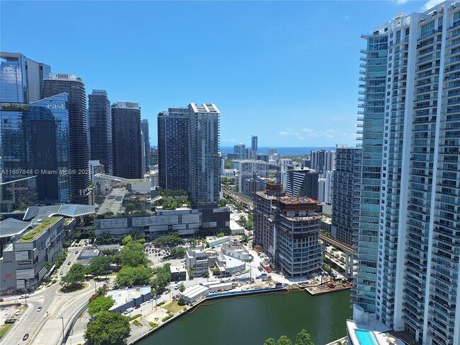 Foto del edificio - 350 S Miami Ave