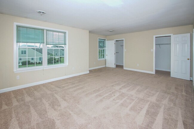 Foto del edificio - 3 BEDROOM 2.5 BATHROOM APARTMENT