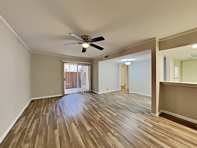 Foto del edificio - 12818 Midway Rd