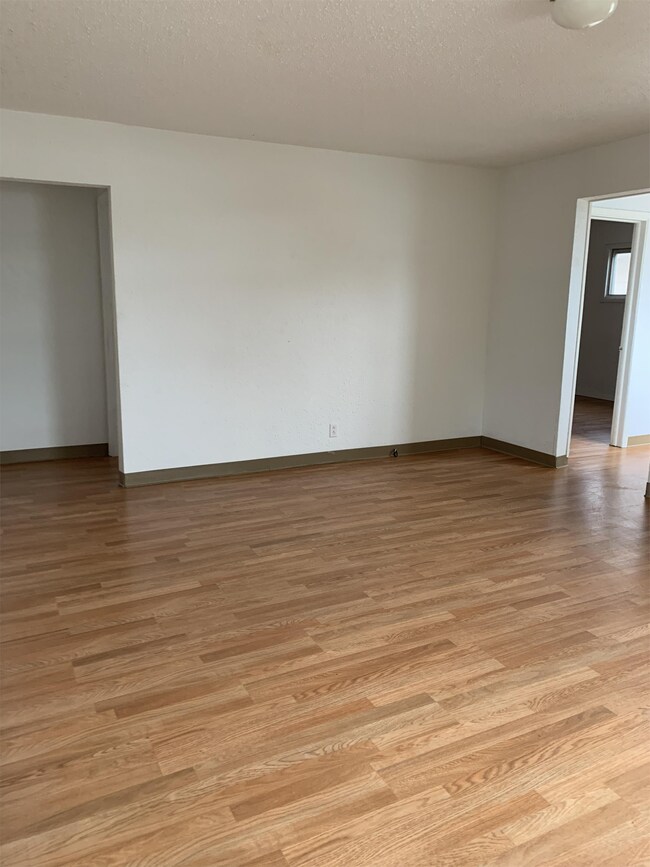 Building Photo - 118 9th Ave SE
