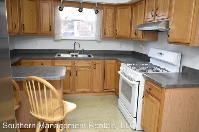 Building Photo - 3 br, 1.5 bath House - 1573 W. Poplar Terrace