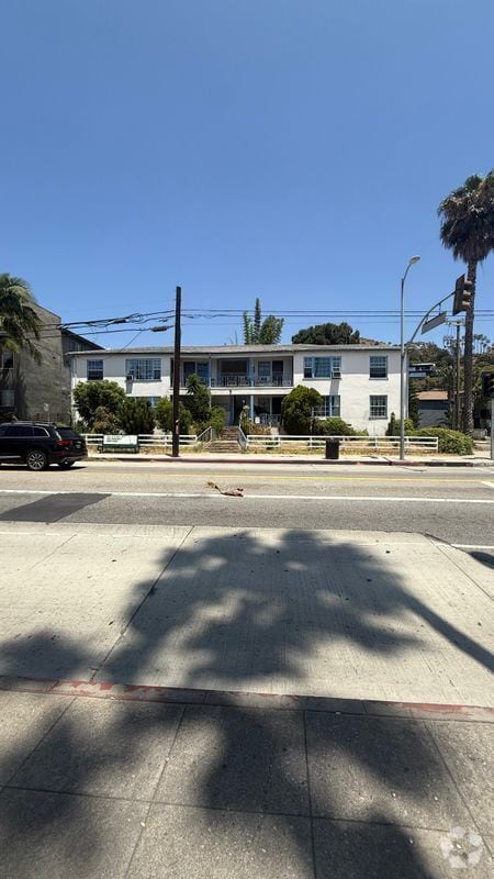 Building Photo - 1701 Nichols Canyon Rd