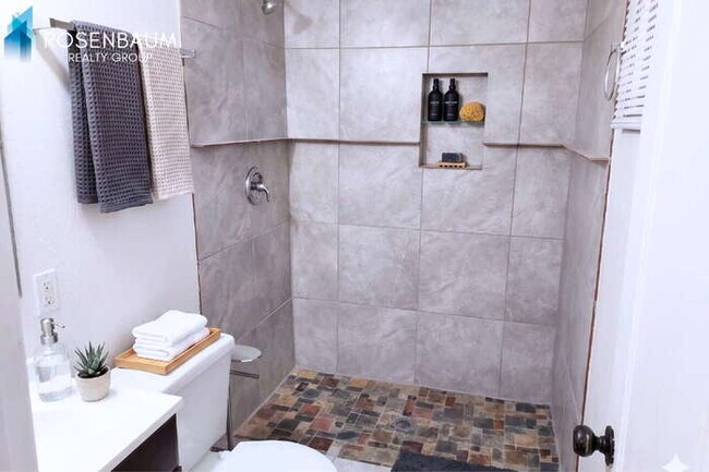 Foto del edificio - 720 E Brenda Dr