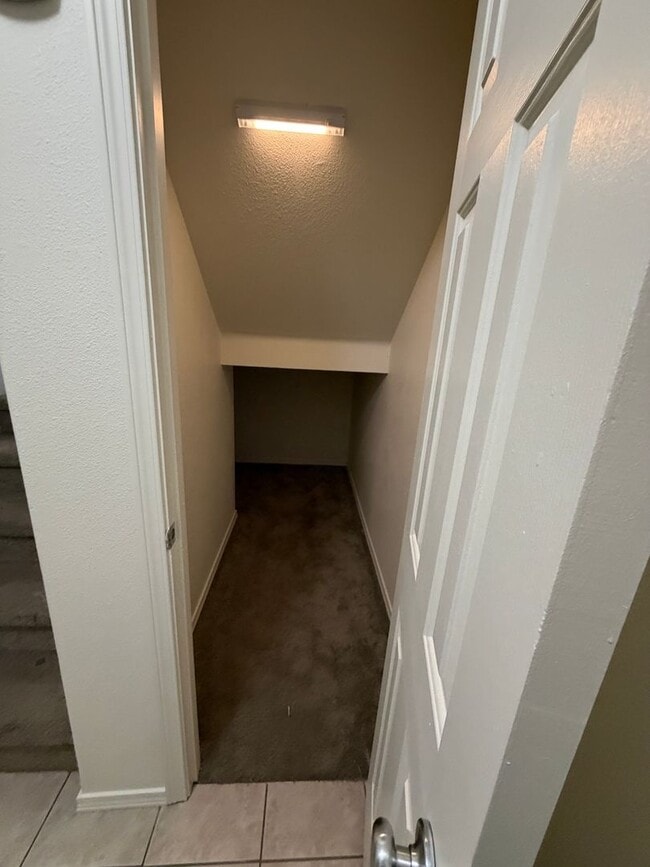 Foto del edificio - 3 bed 3.5 bath Townhome available on Rd 68!