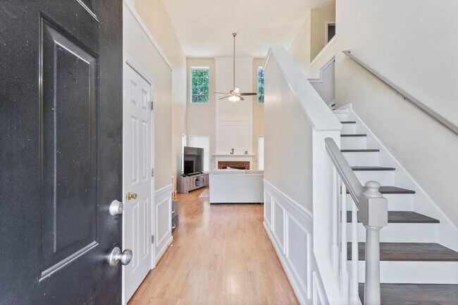 Foto del edificio - 2260 Winthrope Way Dr