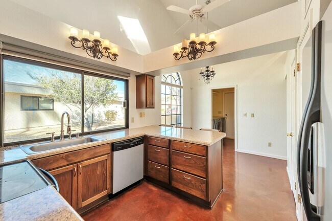 Building Photo - 3 bed 2 Bath Scottsdale Home in a Wonderfu...