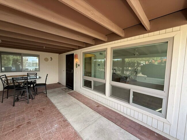 Building Photo - 348 W Via Del Heroe