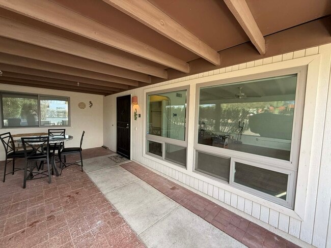 Foto del edificio - 348 W Via Del Heroe