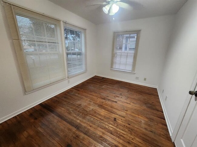 Foto del edificio - 3 Bed 2 Bath in Hyde Park with Huge Yard