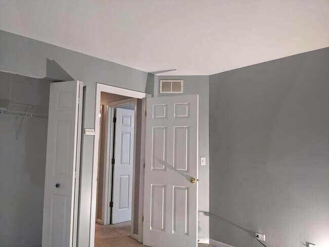 Building Photo - 3994 Blackstone Dr