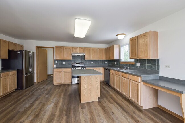 Building Photo - 3102 Fairfield Way