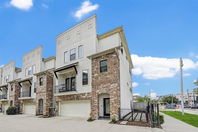 Foto del edificio - 744 W 24th St