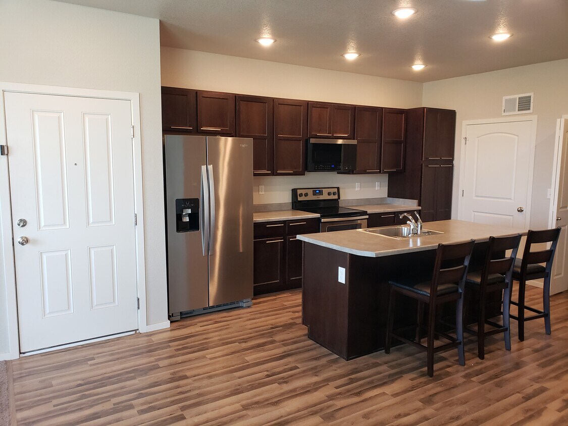 2940 Kincaid Dr Unit 203, Loveland, CO 80538 Condo for Rent in
