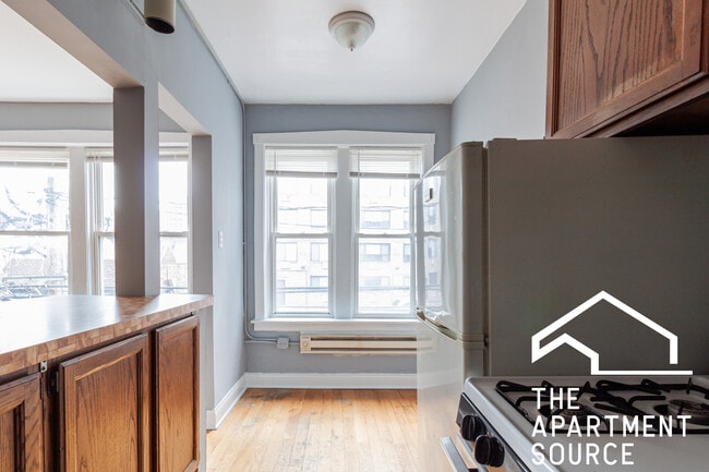 Building Photo - 511 W Melrose St