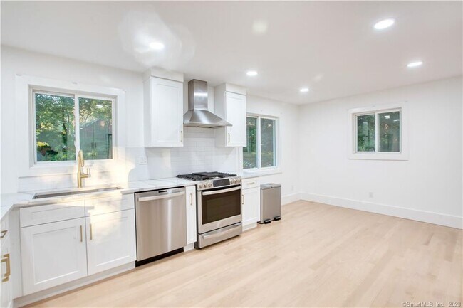 Building Photo - 87 Square Acre Dr